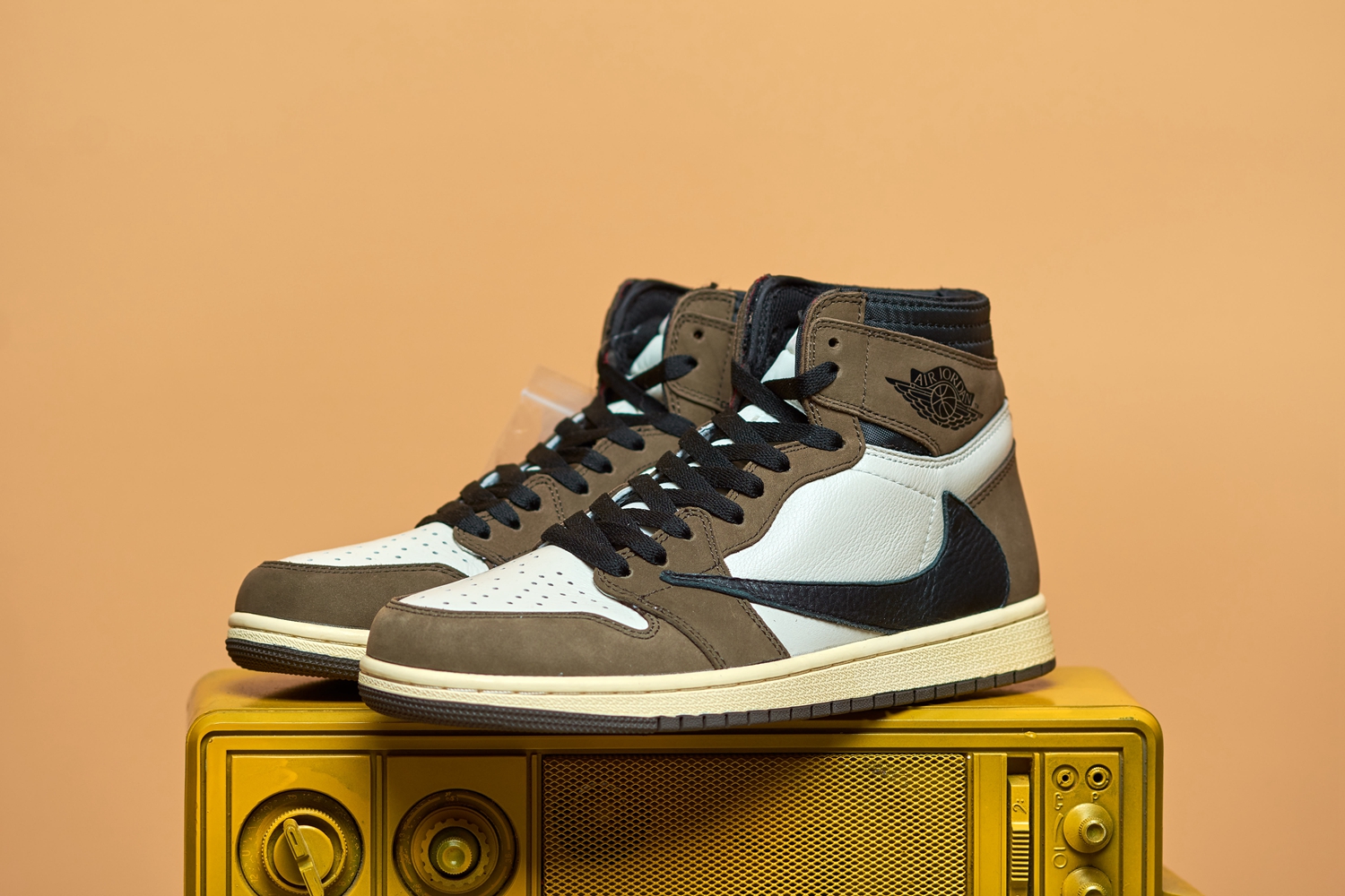 Tênis Nike Air Force 1 Low Brown White – Edição Clássica