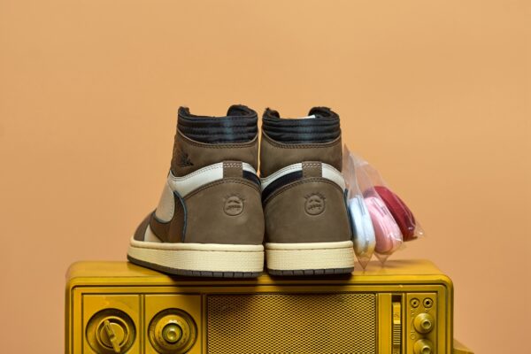 Tênis Nike Air Force 1 Low Brown White – Edição Clássica