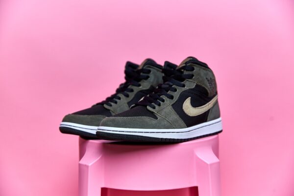 Nike Air Jordan 1 Mid - Image 15