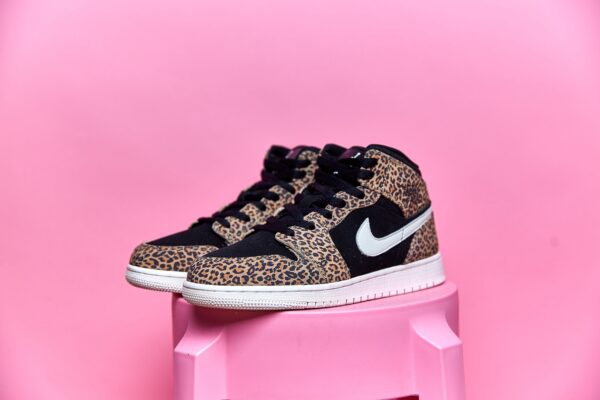 Nike Air Jordan 1 Mid - Image 14