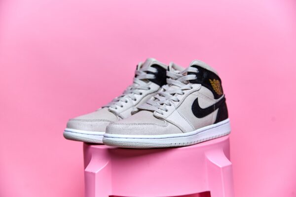 Nike Air Jordan 1 Mid - Image 9