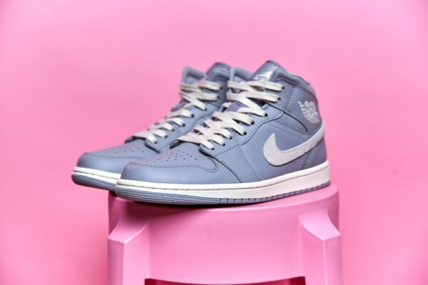Nike Air Jordan 1 Mid - Image 5