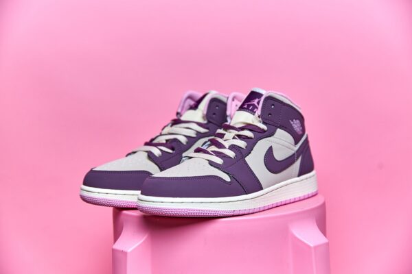 Nike Air Jordan 1 Mid - Image 22