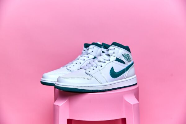 Nike Air Jordan 1 Mid - Image 19