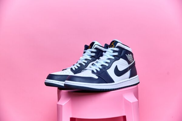 Nike Air Jordan 1 Mid - Image 18