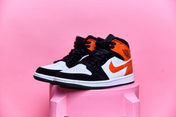 Nike Air Jordan 1 Mid - Image 17