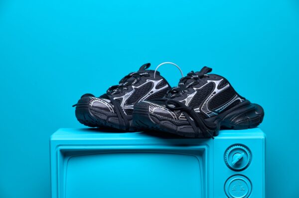 Tênis Balenciaga 3XL com design moderno e arrojado, camadas detalhadas e acabamento de alta qualidade.