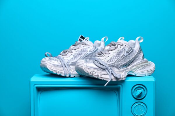 Tênis Balenciaga 3XL com design moderno e arrojado, camadas detalhadas e acabamento de alta qualidade.