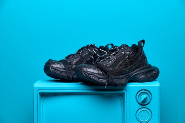 Tênis Balenciaga 3XL com design moderno e arrojado, camadas detalhadas e acabamento de alta qualidade.