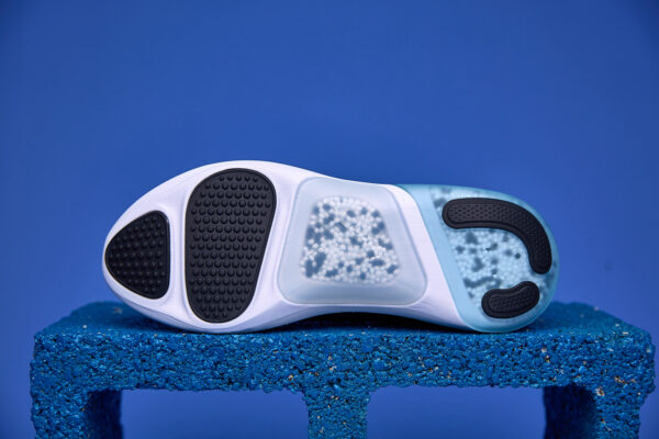 Tênis Nike Joyride Dual Run com tecnologia de cápsulas de espuma para amortecimento personalizado, conforto e suporte ideais para corridas e atividades físicas.
