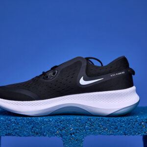 Tênis Nike Joyride Dual Run com tecnologia de cápsulas de espuma para amortecimento personalizado, conforto e suporte ideais para corridas e atividades físicas.