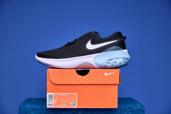 Tênis Nike Joyride Dual Run com tecnologia de cápsulas de espuma para amortecimento personalizado, conforto e suporte ideais para corridas e atividades físicas.