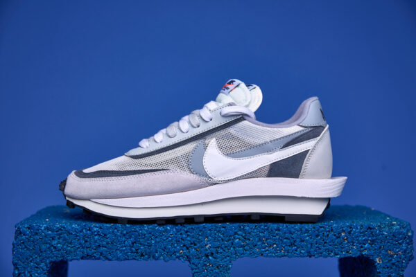 Nike Waffle Sacai Summit White - Image 2
