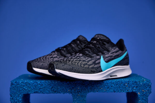 Tênis Nike Zoom Pegasus com tecnologia Zoom Air para amortecimento responsivo, entressola React para conforto e cabedal respirável para melhor ajuste.