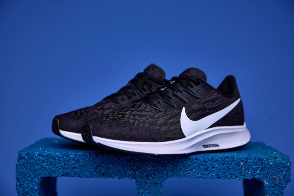Tênis Nike Zoom Pegasus com tecnologia Zoom Air para amortecimento responsivo, entressola React para conforto e cabedal respirável para melhor ajuste.