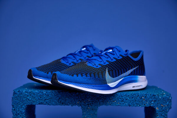 Tênis Nike Zoom Pegasus com tecnologia Zoom Air para amortecimento responsivo, entressola React para conforto e cabedal respirável para melhor ajuste.