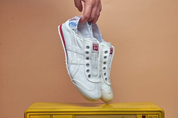 Tênis Onitsuka Tiger Mexico 66, design clássico e solado de borracha