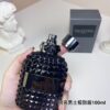 Frasco de perfume Valentino Uomo 100ml, fragrância amadeirada e envolvente com notas de café, chocolate e couro.