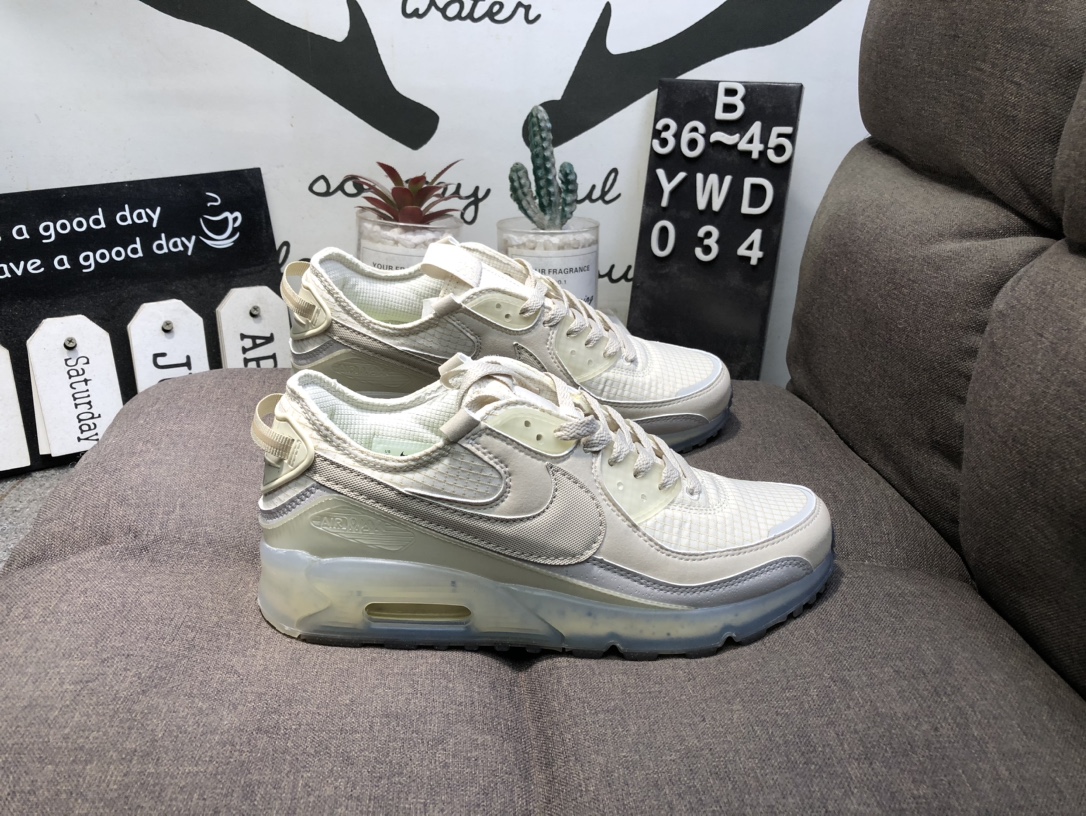 Nike Air Max 90 bege e branco, visão lateral, destacando seu design icônico.